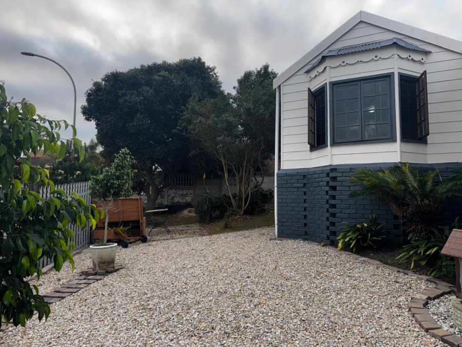 3 Bedroom Property for Sale in Wavecrest Eastern Cape